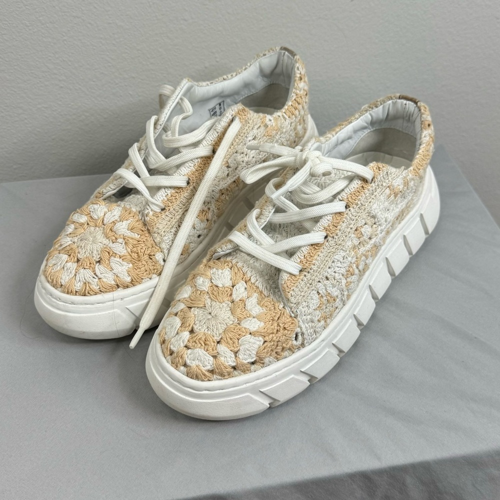Free People Catch Me If You Can Crochet Lace-Up Sneakers
Size 8
European size 39